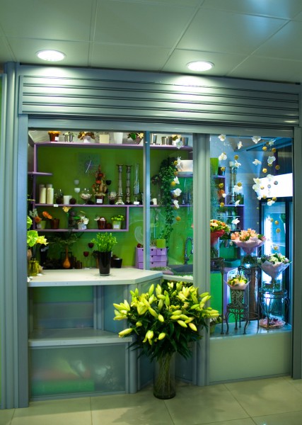 Интерьер магазина цветов и подарков (44 фото)