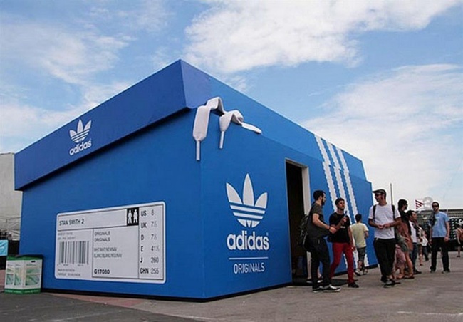 Магазин-коробка Adidas в Амстердаме